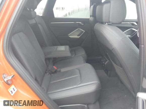 2023 Audi Q3 S line Premium z VIN WA1DECF38P1129821, wystawiony jako IAAI lot #42503445 z przebiegiem 49 651 mil mil oraz . Historia ofert i sprzedaży dostępna na DreamBid. Obrazek 8.
