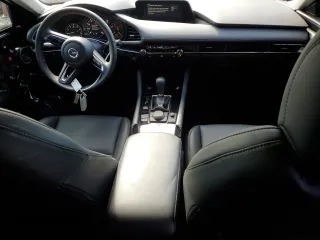 2024 Mazda 3 S Preferred z VIN 3MZBPACMXRM437018, wystawiony jako Copart lot #55294135 z przebiegiem 3 028 mil mil oraz Szkoda całkowita • Salvage title. Historia ofert i sprzedaży dostępna na DreamBid. Obrazek 8.