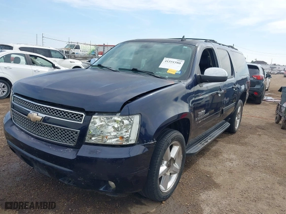 2009 Chevrolet Suburban LT w/2LT with VIN 1GNFC26JX9R280829, listed as a IAAI auction lot 41551580 with 214,351 mi miles. Bid and sale history available at carsss.com. Image 6.