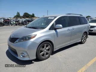 2017 Toyota Sienna SE z VIN 5TDXZ3DC7HS885008, wystawiony jako Copart lot #64669855 z przebiegiem 59 720 mil mil oraz Szkoda całkowita • Salvage title. Historia ofert i sprzedaży dostępna na DreamBid. Obrazek 1.
