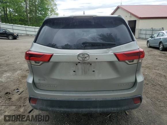 2017 Toyota Highlander XLE z VIN 5TDJZRFH6HS427493, wystawiony jako Copart lot #58269885 z przebiegiem 170 944 mil mil oraz Nie do naprawy • Non repairable. Historia ofert i sprzedaży dostępna na DreamBid. Obrazek 6.