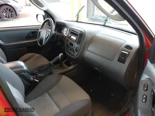 2007 Ford Escape XLS with VIN 1FMYU92Z27KA84677, listed as a IAAI auction lot 41632614 with 1 mi miles. Bid and sale history available at carsss.com. Image 5.