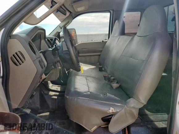 2008 Ford F-250 XL z VIN 1FTNX20508ED32012, wystawiony jako Copart lot #60426005 z przebiegiem 379 231 mil mil oraz Szkoda całkowita • Salvage title. Historia ofert i sprzedaży dostępna na DreamBid. Obrazek 7.
