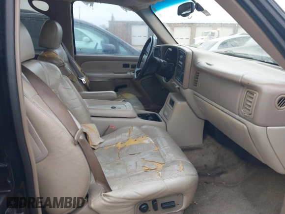 2002 Chevrolet Suburban LS with VIN 3GNEC16Z42G281945, listed as a IAAI auction lot 41419037 with 203,928 mi miles. Bid and sale history available at carsss.com. Image 5.