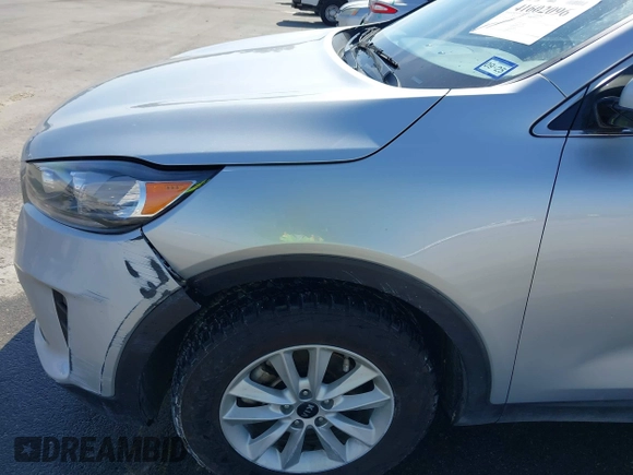 2019 Kia Sorento LX with VIN 5XYPG4A33KG533371, listed as a IAAI auction lot 41602096 with 122,231 mi miles. Bid and sale history available at carsss.com. Image 6.