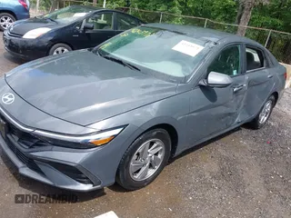 2024 Hyundai Elantra SE z VIN KMHLL4DG2RU740976, wystawiony jako IAAI lot #42243972 z przebiegiem 43 512 mil mil oraz . Historia ofert i sprzedaży dostępna na DreamBid. Obrazek 2.
