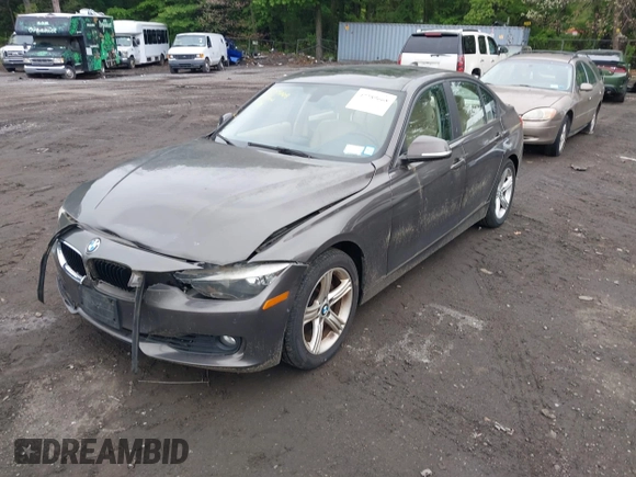 2013 BMW 3 Series 328i z VIN WBA3A5G53DNP24506, wystawiony jako IAAI lot #42289668 z przebiegiem 81 388 mil mil oraz . Historia ofert i sprzedaży dostępna na DreamBid. Obrazek 2.