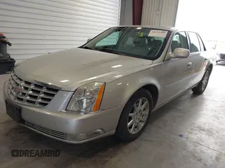 2011 Cadillac DTS Luxury Collection z VIN 1G6KD5E66BU119869, wystawiony jako IAAI lot #42221509 z przebiegiem 92 478 mil mil oraz . Historia ofert i sprzedaży dostępna na DreamBid. Obrazek 2.