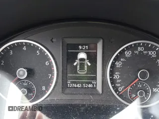 2015 Volkswagen Tiguan SE z VIN WVGBV7AX8FW582171, wystawiony jako IAAI lot #41442290 z przebiegiem 127 642 mil mil oraz . Historia ofert i sprzedaży dostępna na DreamBid. Obrazek 7.