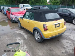 2008 MINI Convertible z VIN WMWRF33578TF67945, wystawiony jako IAAI lot #42315750 z przebiegiem 110 340 mil mil oraz . Historia ofert i sprzedaży dostępna na DreamBid. Obrazek 3.
