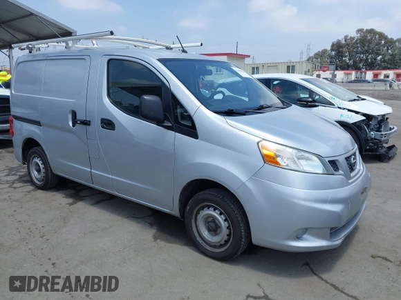 2014 Nissan NV200 S z VIN 3N6CM0KN4EK691833, wystawiony jako IAAI lot #42421018 z przebiegiem 103 699 mil mil oraz . Historia ofert i sprzedaży dostępna na DreamBid. Obrazek 1.