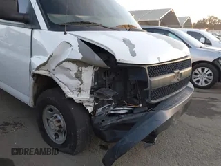 2006 Chevrolet Express Cargo Van with VIN 1GCGG25V861159751, listed as a IAAI auction lot 41121656 with 190,252 mi miles. Bid and sale history available at carsss.com. Image 6.