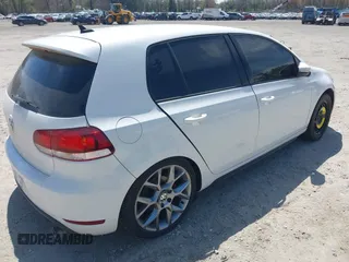 2013 Volkswagen GTI Driver's Edition z VIN WVWHV7AJ2DW135293, wystawiony jako IAAI lot #42054437 z przebiegiem 134 795 mil mil oraz . Historia ofert i sprzedaży dostępna na DreamBid. Obrazek 4.
