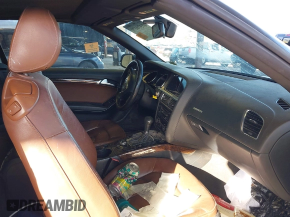 2010 Audi A5 Premium Plus z VIN WAULFAFH7AN024487, wystawiony jako IAAI lot #41574470 z przebiegiem 116 074 mil mil oraz . Historia ofert i sprzedaży dostępna na DreamBid. Obrazek 5.
