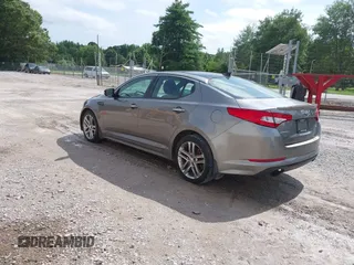 2013 Kia Optima SX с VIN 5XXGR4A68DG135049, выставлен на аукционе IAAI как лот 42551277 с пробегом 80 747 миль миль и . История ставок и продаж доступна на DreamBid. Изображение 3.