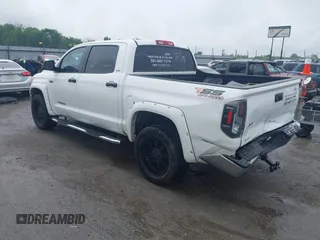 2015 Toyota Tundra SR5 z VIN 5TFDW5F16FX430242, wystawiony jako IAAI lot #42112604 z przebiegiem 179 682 mil mil oraz . Historia ofert i sprzedaży dostępna na DreamBid. Obrazek 3.