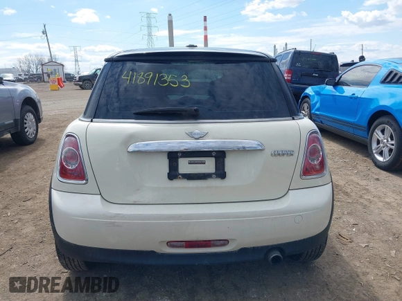 2011 MINI Hardtop with VIN WMWSU3C58BT184415, listed as a IAAI auction lot 41891353 with 149,533 mi miles and . Bid and sale history available at DreamBid. Image 17.