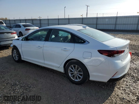 2018 Hyundai Sonata SE z VIN 5NPE24AF3JH599877, wystawiony jako Copart lot #82849334 z przebiegiem Nie podano mil oraz Szkoda całkowita • Salvage title. Historia ofert i sprzedaży dostępna na DreamBid. Obrazek 2.