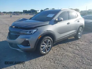 2023 Buick Encore GX Essence z VIN KL4MMFSL5PB124516, wystawiony jako IAAI lot #41293629 z przebiegiem 7 412 mil mil oraz . Historia ofert i sprzedaży dostępna na DreamBid. Obrazek 18.
