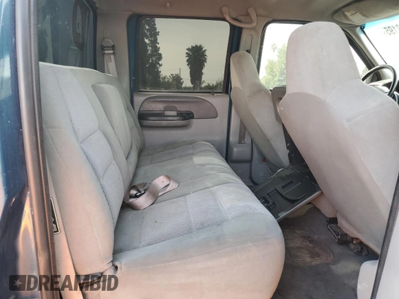 2000 Ford F-350 XL with VIN 1FTSW31FXYEB40549, listed as a Copart auction lot 46913195 with 227,408 mi miles and Salvage Title. Bid and sale history available at DreamBid. Image 6.