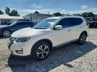 2017 Nissan Rogue SV z VIN 5N1AT2MV4HC870403, wystawiony jako Copart lot #62407135 z przebiegiem 159 742 mil mil oraz Szkoda całkowita • Salvage title. Historia ofert i sprzedaży dostępna na DreamBid. Obrazek 1.