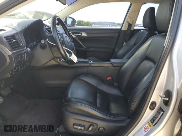 2014 Lexus CT 200h z VIN JTHKD5BH0E2194200, wystawiony jako Copart lot #58271635 z przebiegiem 178 791 mil mil oraz Szkody całkowita. Historia ofert i sprzedaży dostępna na DreamBid. Obrazek 7.