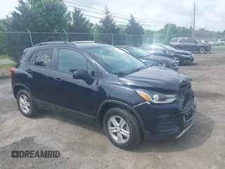 2021 Chevrolet Trax LT z VIN KL7CJPSM5MB374551, wystawiony jako IAAI lot #42433565 z przebiegiem 54 367 mil mil oraz . Historia ofert i sprzedaży dostępna na DreamBid. Obrazek 1.