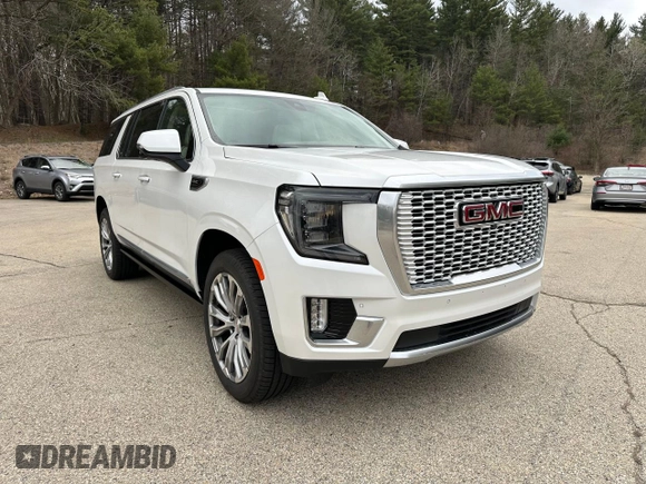 2022 GMC Yukon XL Denali with VIN 1GKS2JKL9NR364134, listed as a Copart auction lot 54078255 with 5,967 mi miles and Clean Title. Bid and sale history available at carsss.com. Image 2.