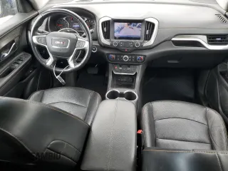 2020 GMC Terrain SLT z VIN 3GKALVEV9LL241516, wystawiony jako Copart lot #49876855 z przebiegiem 94 493 mil mil oraz Szkoda całkowita • Salvage title. Historia ofert i sprzedaży dostępna na DreamBid. Obrazek 8.