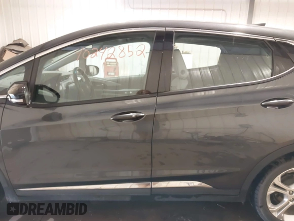 2021 Chevrolet Bolt EV LT z VIN 1G1FY6S00M4102263, wystawiony jako IAAI lot #40242852 z przebiegiem 36 467 mil mil oraz . Historia ofert i sprzedaży dostępna na DreamBid. Obrazek 15.