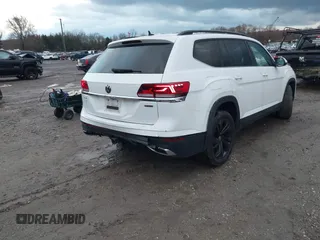 2022 Volkswagen Atlas SE z VIN 1V2KR2CA1NC555087, wystawiony jako IAAI lot #40921013 z przebiegiem 62 834 mil mil oraz . Historia ofert i sprzedaży dostępna na DreamBid. Obrazek 4.