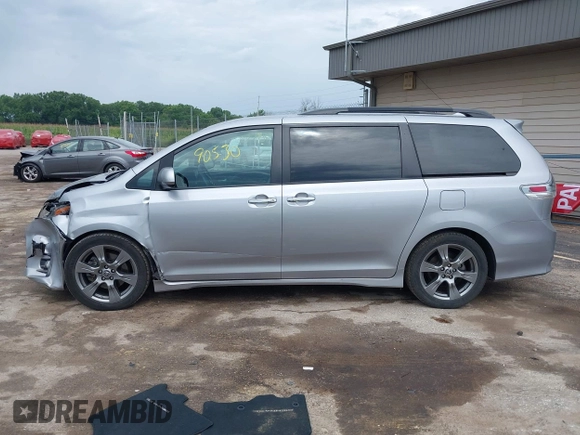 2018 Toyota Sienna SE с VIN 5TDXZ3DC1JS919062, выставлен на аукционе IAAI как лот 42790530 с пробегом 107 040 миль миль и . История ставок и продаж доступна на DreamBid. Изображение 14.