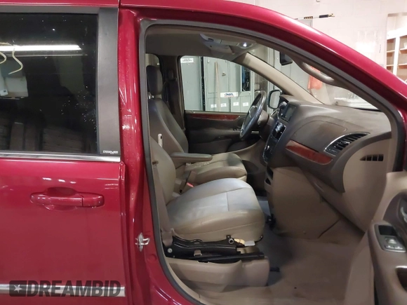 2014 Chrysler Town & Country Touring with VIN 2C4RC1BG4ER300541, listed as a IAAI auction lot 41709855 with 168,052 mi miles. Bid and sale history available at carsss.com. Image 5.