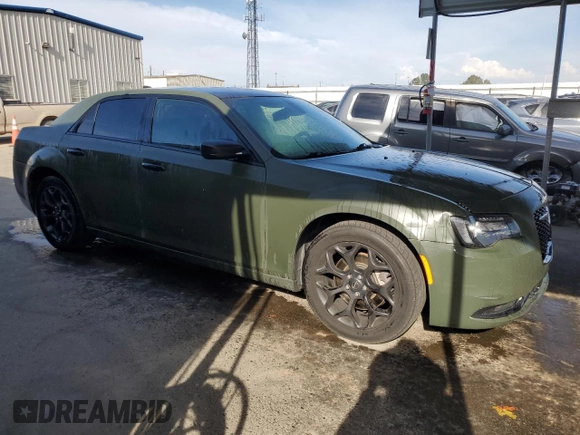 2019 Chrysler 300 with VIN 2C3CCAGGXKH542707, listed as a Copart auction lot 53305045 with 111,657 mi miles and Clean Title. Bid and sale history available at carsss.com. Image 4.