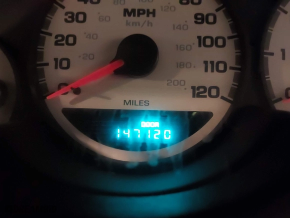2004 Dodge Neon SXT with VIN 1B3ES56C14D621133, listed as a IAAI auction lot 42095446 with 147,120 mi miles. Bid and sale history available at carsss.com. Image 7.