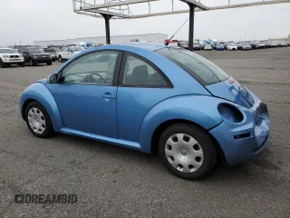 2010 Volkswagen New Beetle Coupe with VIN 3VWPG3AG4AM000506, listed as a Copart auction lot 82643084 with 92,226 mi miles and Salvage Title. Bid and sale history available at carsss.com. Image 2.