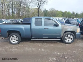 2007 Chevrolet Silverado 1500 LT w/1LT with VIN 1GCEC19JX7Z620827, listed as a IAAI auction lot 41912703 with 229,999 mi miles. Bid and sale history available at carsss.com. Image 12.
