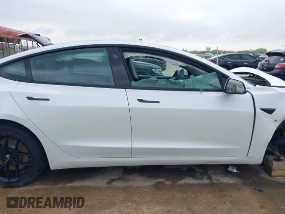 2023 Tesla Model 3 Performance z VIN 5YJ3E1EC8PF487550, wystawiony jako IAAI lot #42093712 z przebiegiem 27 305 mil mil oraz . Historia ofert i sprzedaży dostępna na DreamBid. Obrazek 13.