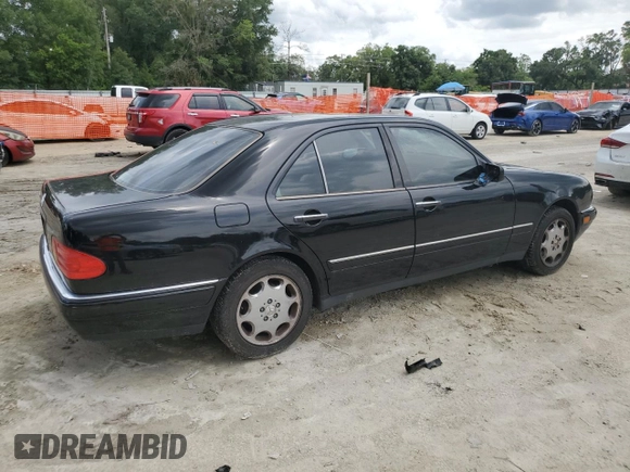1999 Mercedes-Benz E 320 z VIN WDBJF65H4XA857249, wystawiony jako Copart lot #59337225 z przebiegiem 149 953 mil mil oraz Szkoda całkowita • Salvage title. Historia ofert i sprzedaży dostępna na DreamBid. Obrazek 3.
