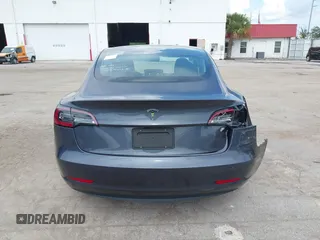 2023 Tesla Model 3 z VIN 5YJ3E1EA6PF435672, wystawiony jako IAAI lot #42375203 z przebiegiem 30 688 mil mil oraz . Historia ofert i sprzedaży dostępna na DreamBid. Obrazek 17.