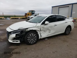 2023 Nissan Altima SV z VIN 1N4BL4DV0PN328017, wystawiony jako Copart lot #55841635 z przebiegiem 54 647 mil mil oraz Szkoda całkowita • Salvage title. Historia ofert i sprzedaży dostępna na DreamBid. Obrazek 1.