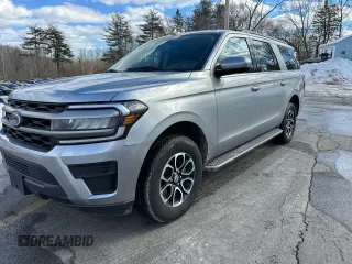 2023 Ford Expedition Max XLT z VIN 1FMJK1J82PEA55695, wystawiony jako Copart lot #47253155 z przebiegiem 35 370 mil mil oraz Nie do naprawy • Non repairable. Historia ofert i sprzedaży dostępna na DreamBid. Obrazek 1.