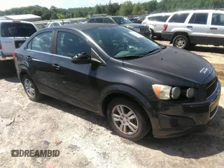 2014 Chevrolet Sonic LT z VIN 1G1JC5SH2E4164189, wystawiony jako IAAI lot #42308509 z przebiegiem 172 091 mil mil oraz . Historia ofert i sprzedaży dostępna na DreamBid. Obrazek 1.