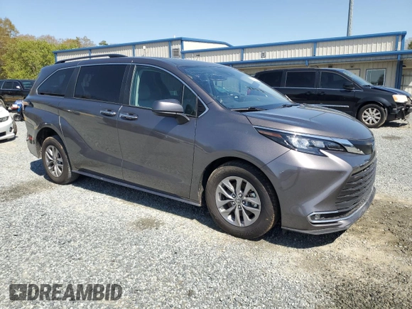 2024 Toyota Sienna XLE z VIN 5TDYRKEC1RS190859, wystawiony jako Copart lot #50595315 z przebiegiem 43 858 mil mil oraz Szkoda całkowita • Salvage title. Historia ofert i sprzedaży dostępna na DreamBid. Obrazek 4.