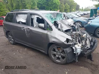 2019 Toyota Sienna SE z VIN 5TDXZ3DC4KS014221, wystawiony jako IAAI lot #42275498 z przebiegiem 32 381 mil mil oraz . Historia ofert i sprzedaży dostępna na DreamBid. Obrazek 1.