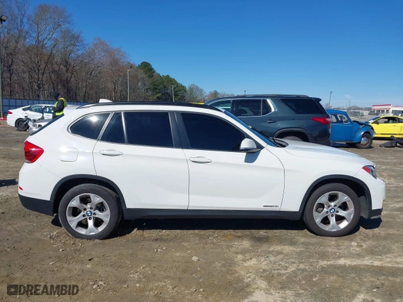 2015 BMW X1 sDrive28i with VIN WBAVM1C53FV317173, listed as a IAAI auction lot 41586385 with 146,068 mi miles. Bid and sale history available at carsss.com. Image 13.