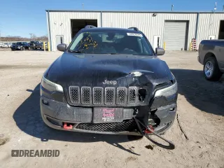 2019 Jeep Cherokee Trailhawk with VIN 1C4PJMBX8KD253401, listed as a Copart auction lot 46624245 with 79,627 mi miles and Salvage Title. Bid and sale history available at DreamBid. Image 5.