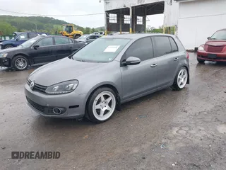 2012 Volkswagen Golf TDI z VIN WVWNM7AJ9CW253796, wystawiony jako IAAI lot #42349448 z przebiegiem 139 688 mil mil oraz . Historia ofert i sprzedaży dostępna na DreamBid. Obrazek 2.