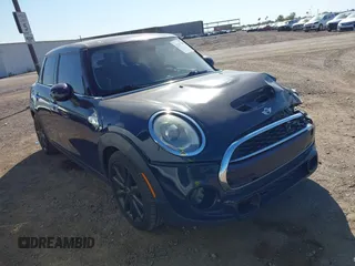 2015 MINI Hardtop 4 Door S z VIN WMWXU3C50F2B62333, wystawiony jako IAAI lot #42437960 z przebiegiem 106 260 mil mil oraz . Historia ofert i sprzedaży dostępna na DreamBid. Obrazek 1.