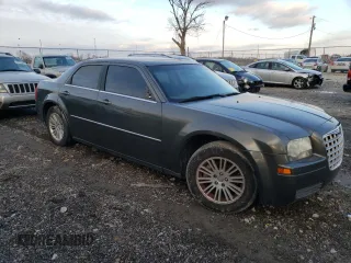 2009 Chrysler 300 z VIN 2C3LA43D49H637017, wystawiony jako Copart lot #86786114 z przebiegiem 157 691 mil mil oraz Czysty tytuł • Clean title. Historia ofert i sprzedaży dostępna na DreamBid. Obrazek 4.